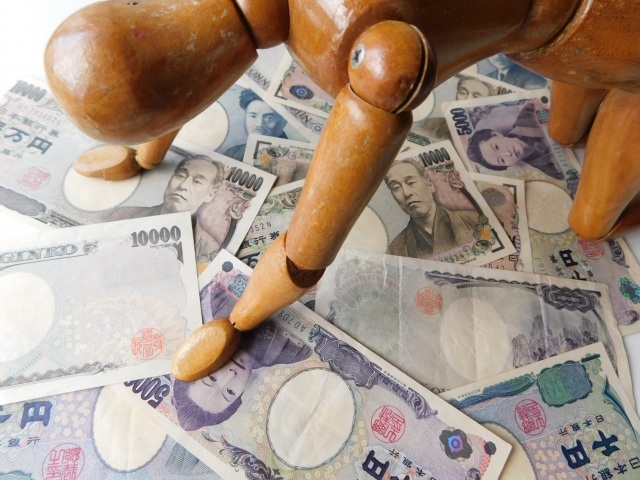 借金を背負う男。五泉市で弁護士や司法書士に無料相談してみる